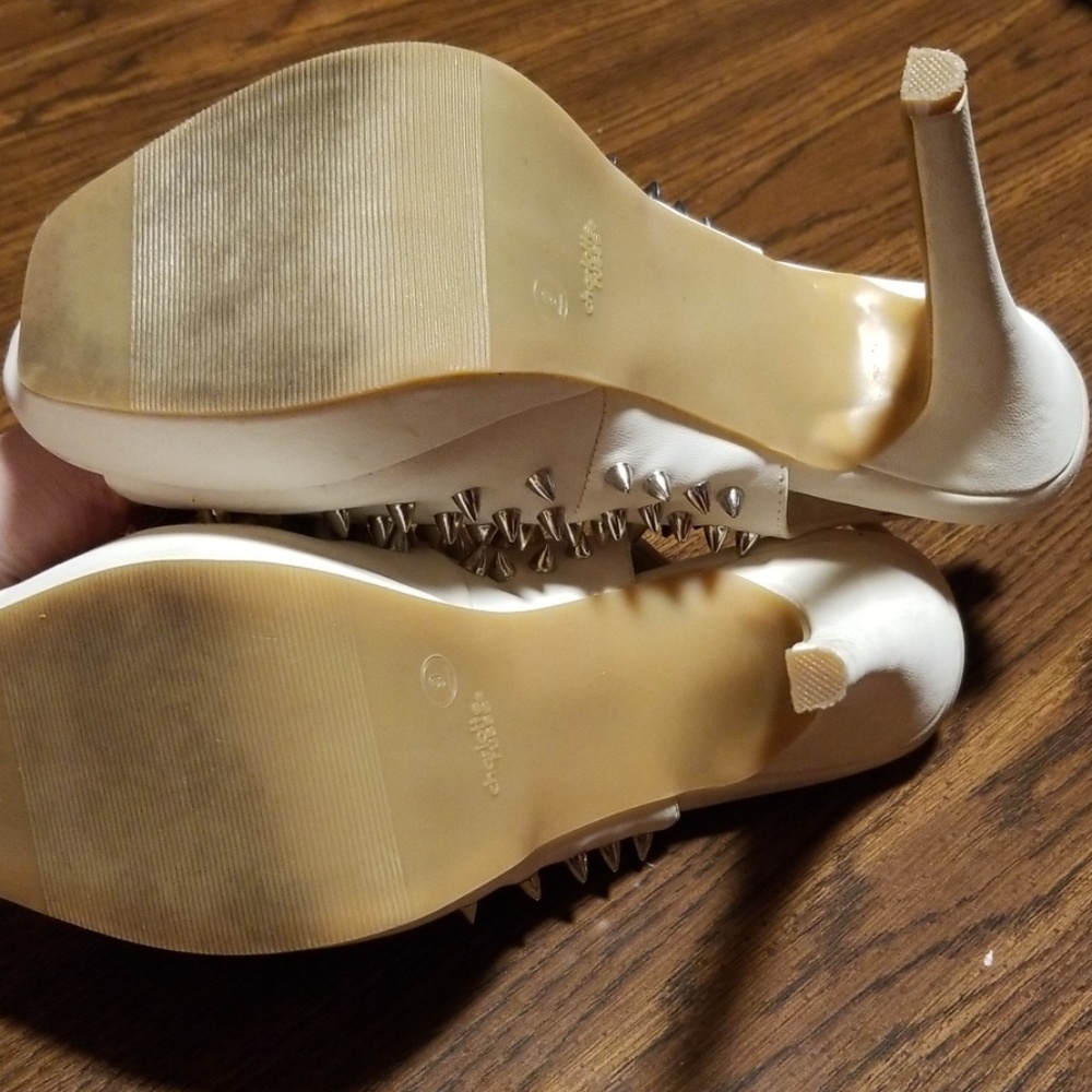 Heels - Picture 3 of 4